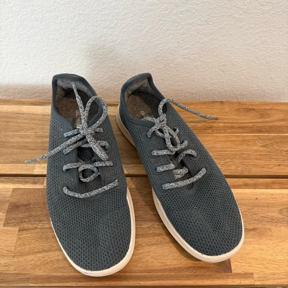Allbirds- Women’s Tree Runners in Navy Night - Size 9